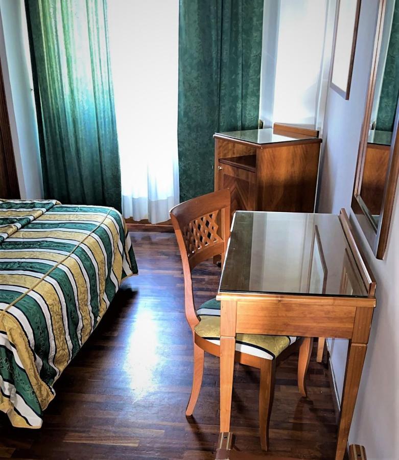 City Hotel Caserta Esterno foto